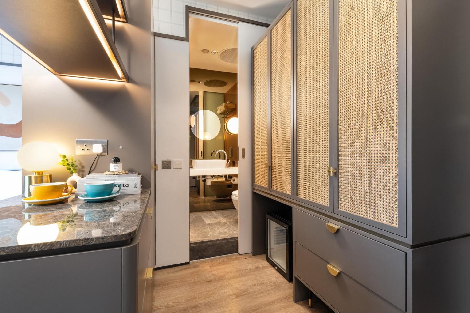 Dash Living On Queen'S Hong Kong Exterior photo